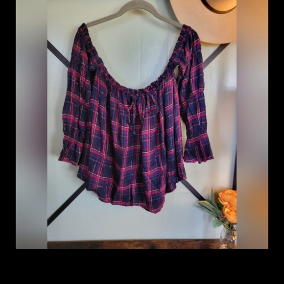 NWOT Plaid off the shoulder top-small - Picture 3 of 3